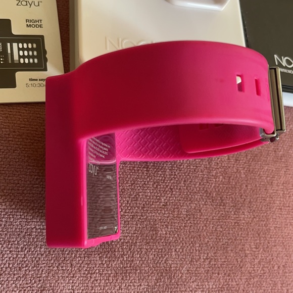Nooka Zub Zayu Magenta watch unisex - Picture 4 of 8